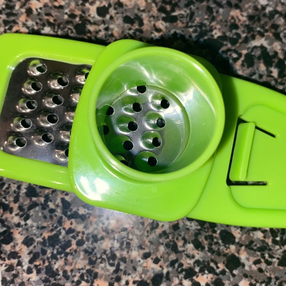 - New Green Garlic Grinder
